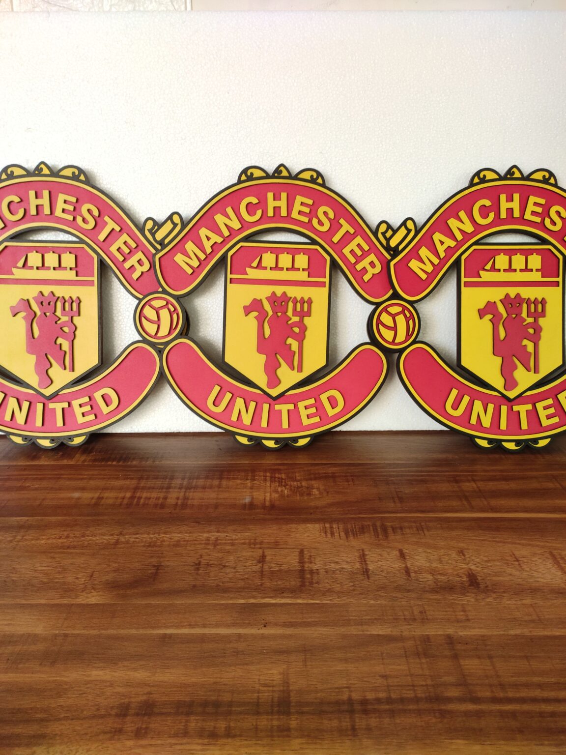 Manchester United 3 – Handmade Wooden Color Crest – Pop Art India